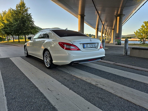 Mercedes-Benz CLS550 6 of 30