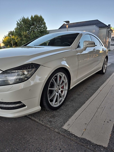 Mercedes-Benz CLS550 13 of 30