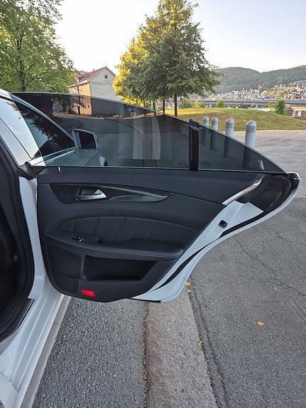 Mercedes-Benz CLS550 21 of 30