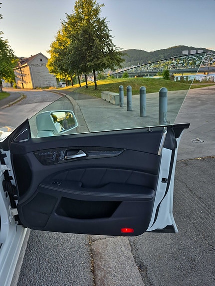 Mercedes-Benz CLS550 18 of 30