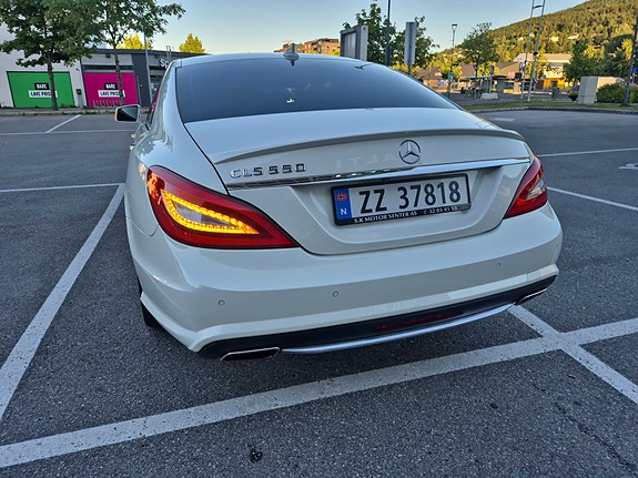 Mercedes-Benz CLS550 28 of 30