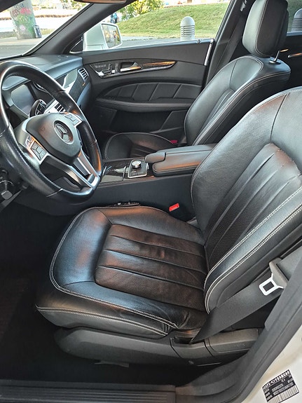 Mercedes-Benz CLS550 26 of 30