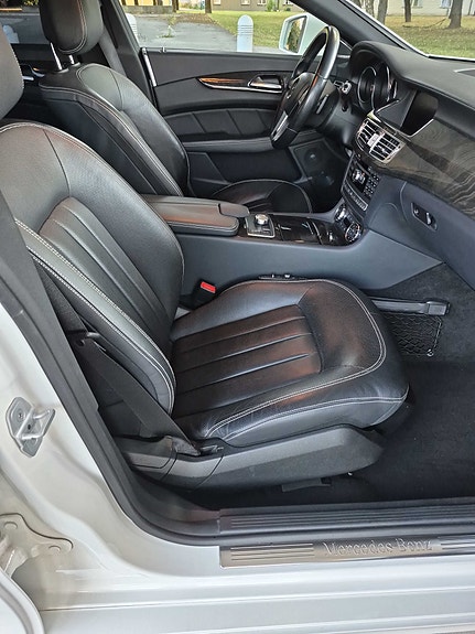 Mercedes-Benz CLS550 19 of 30