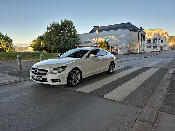 Mercedes-Benz CLS550 11 of 30