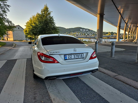 Mercedes-Benz CLS550 3 of 30