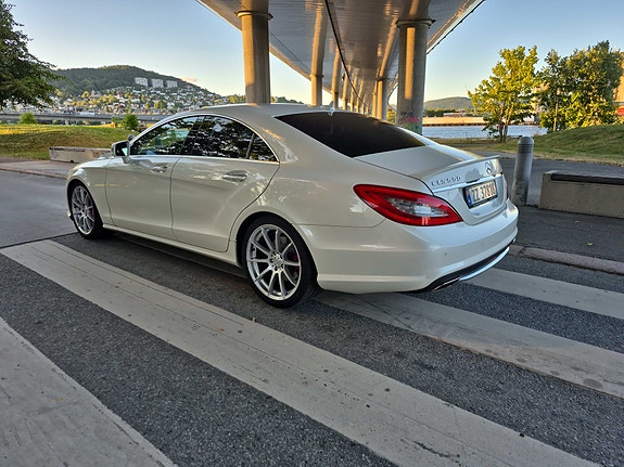 Mercedes-Benz CLS550 5 of 30