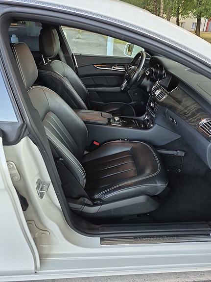 Mercedes-Benz CLS550 20 of 30
