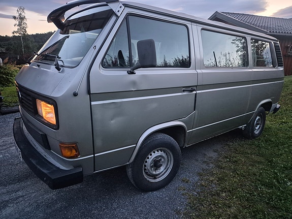 Volkswagen Caravelle 5 of 5