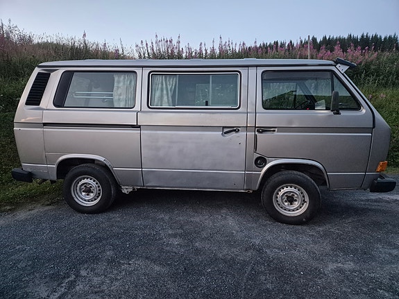 Volkswagen Caravelle 4 of 5