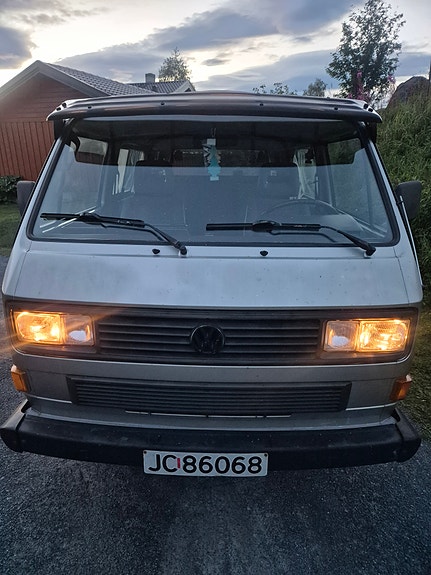 Volkswagen Caravelle 2 of 5