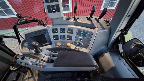 CLAAS Axion 850 8 of 10