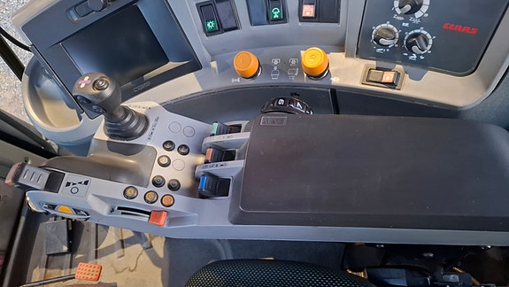 CLAAS Axion 850 9 of 10