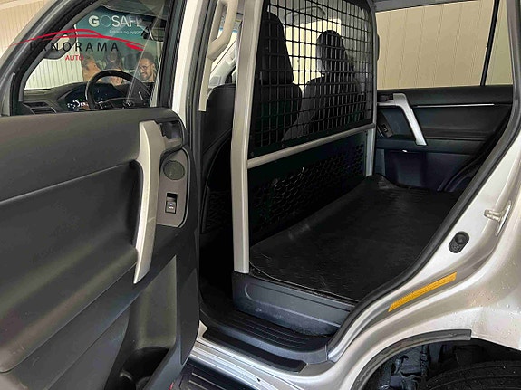 Toyota Land Cruiser 22 of 25