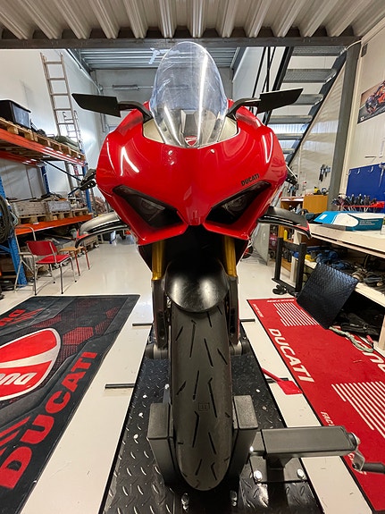 Ducati Panigale V4S 5 of 12