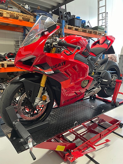 Ducati Panigale V4S 2 of 12