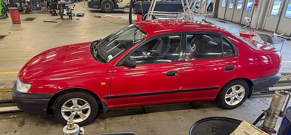 Toyota Carina 3 of 19