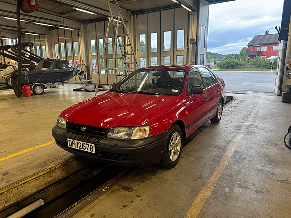 Toyota Carina 2 of 19