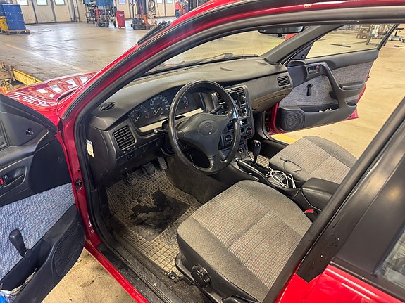 Toyota Carina 10 of 19