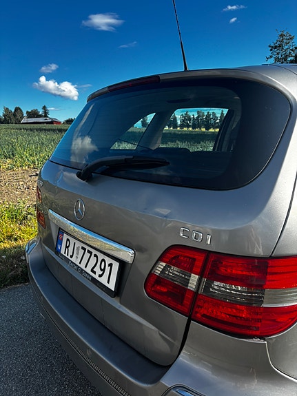 Mercedes-Benz B180 5 of 10