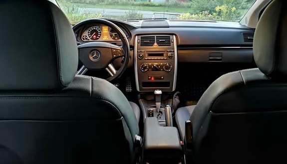 Mercedes-Benz B180 8 of 10