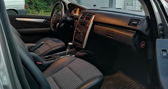 Mercedes-Benz B180 9 of 10
