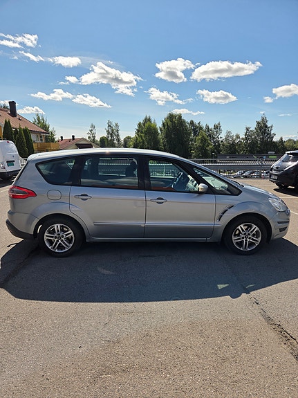 Ford S-MAX 4 of 5