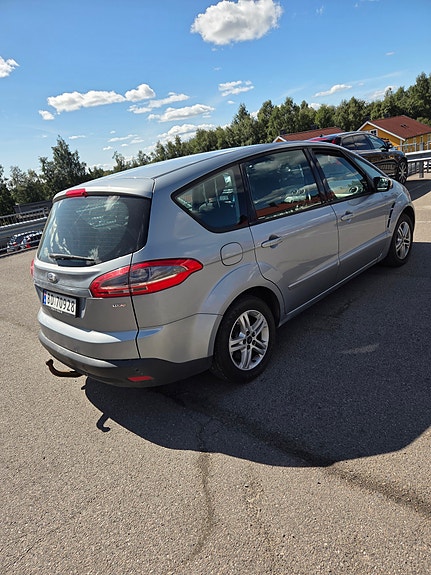 Ford S-MAX 3 of 5