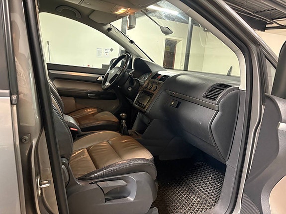 Volkswagen Touran 10 of 30