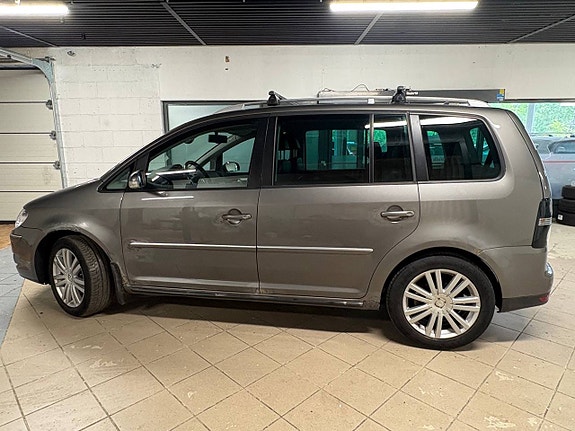 Volkswagen Touran 3 of 5