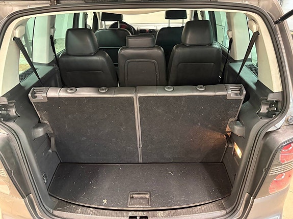 Volkswagen Touran 7 of 30