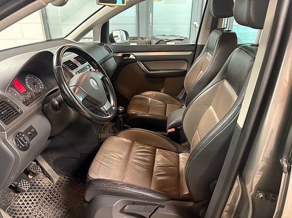 Volkswagen Touran 16 of 30