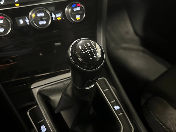 Volkswagen Golf VII 16 of 30