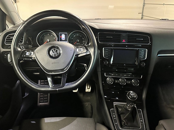 Volkswagen Golf VII 12 of 30