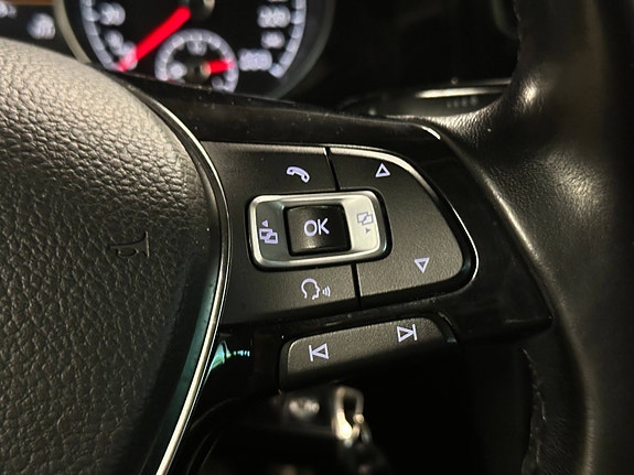 Volkswagen Golf VII 18 of 30