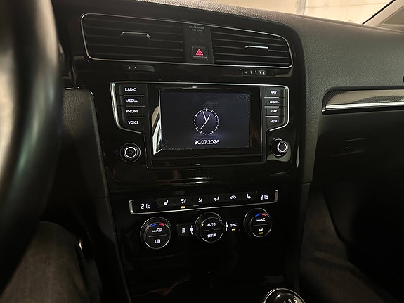Volkswagen Golf VII 15 of 30