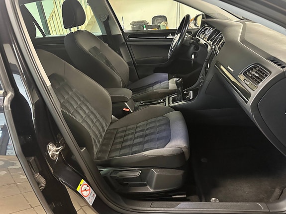 Volkswagen Golf VII 10 of 30