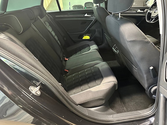 Volkswagen Golf VII 8 of 30