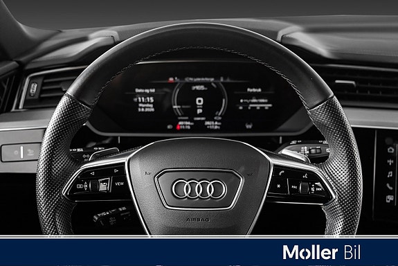 Audi e-tron 9 of 18