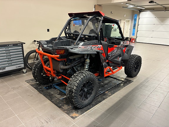 Polaris RZR XP 1000 6 of 17