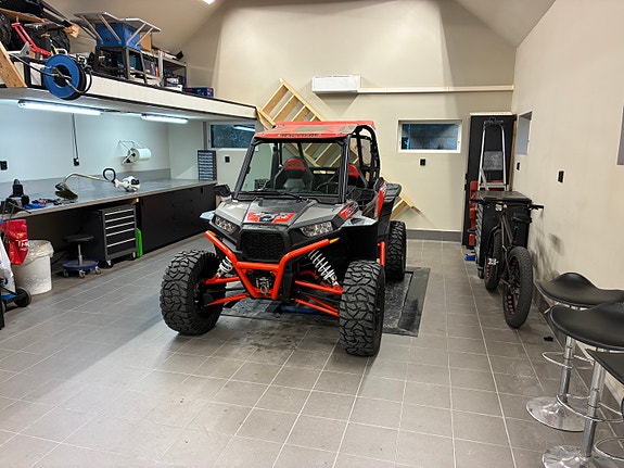 Polaris RZR XP 1000 2 of 5