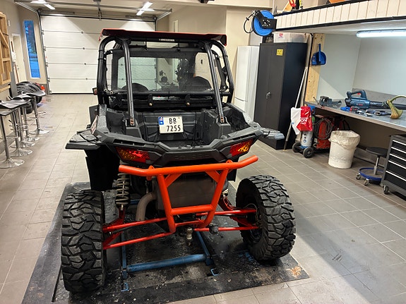 Polaris RZR XP 1000 5 of 5