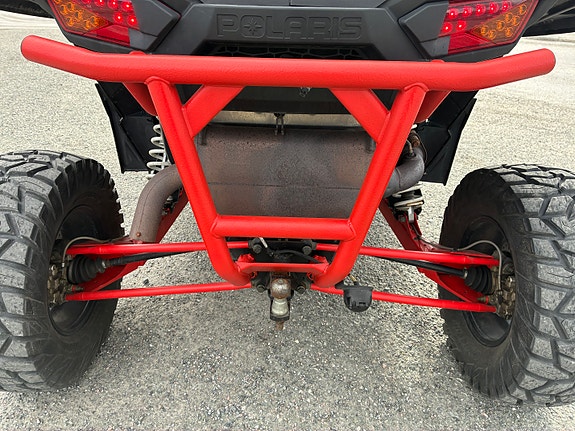 Polaris RZR XP 1000 15 of 17