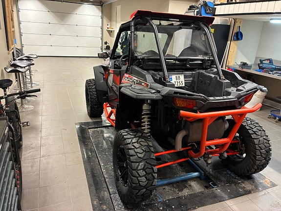 Polaris RZR XP 1000 8 of 17