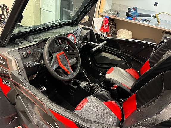 Polaris RZR XP 1000 7 of 17