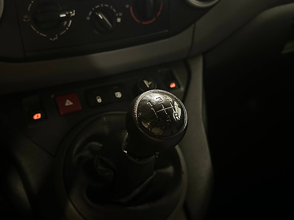 Peugeot Partner 17 of 30