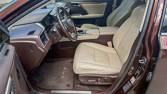 Lexus RX450h 10 of 23
