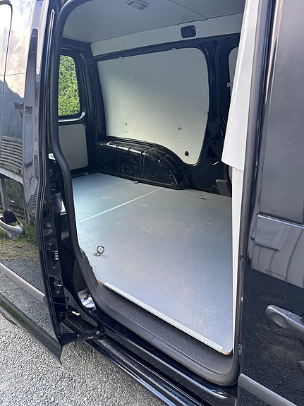 Volkswagen Caddy Maxi 16 of 17