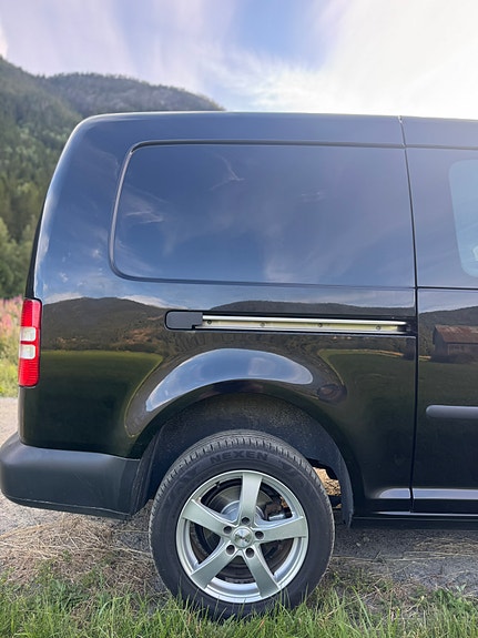 Volkswagen Caddy Maxi 8 of 17
