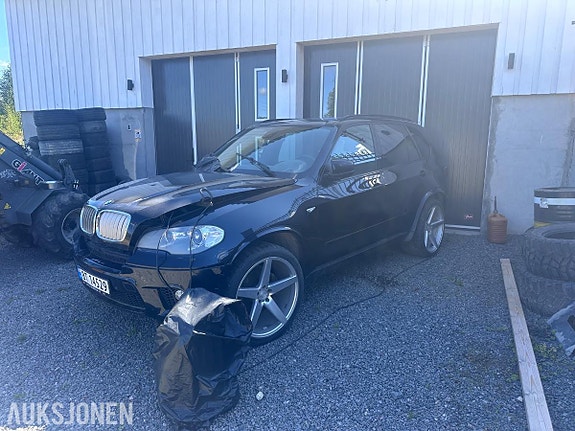 BMW X5 2 of 5
