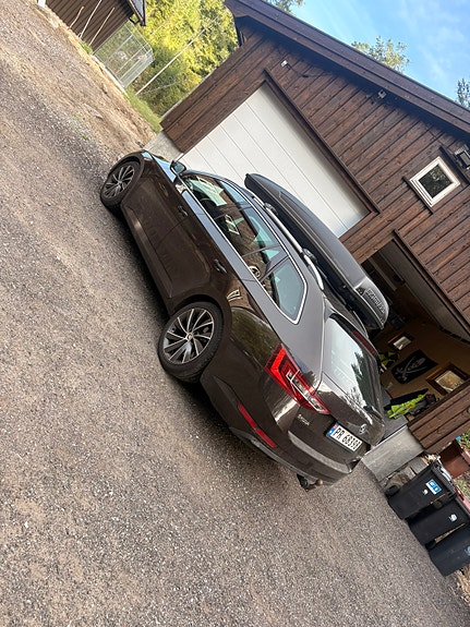 Skoda Superb 2 of 5